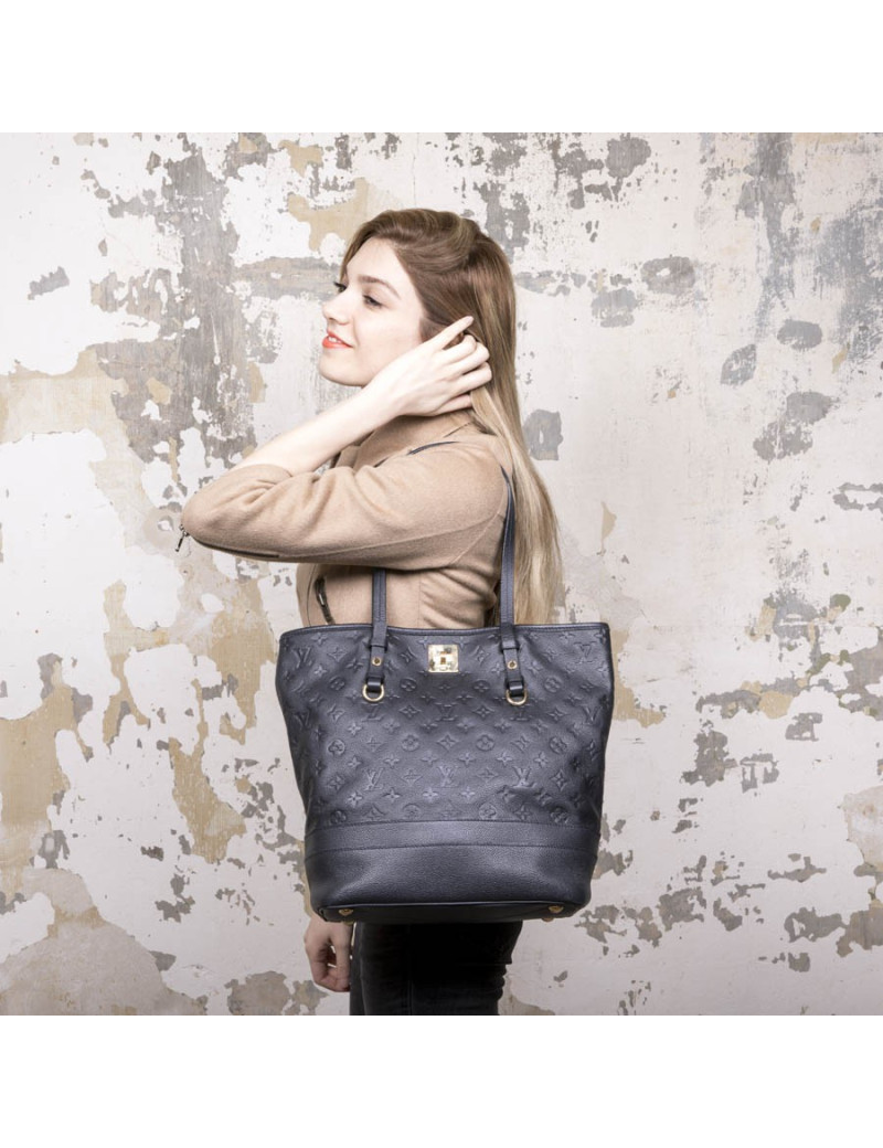 Sac LOUIS VUITTON avec pochette cuir embossé bleu