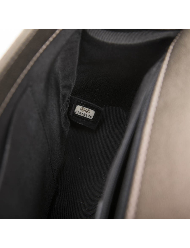 Sac "Boy" CHANEL cuir marron mordoré