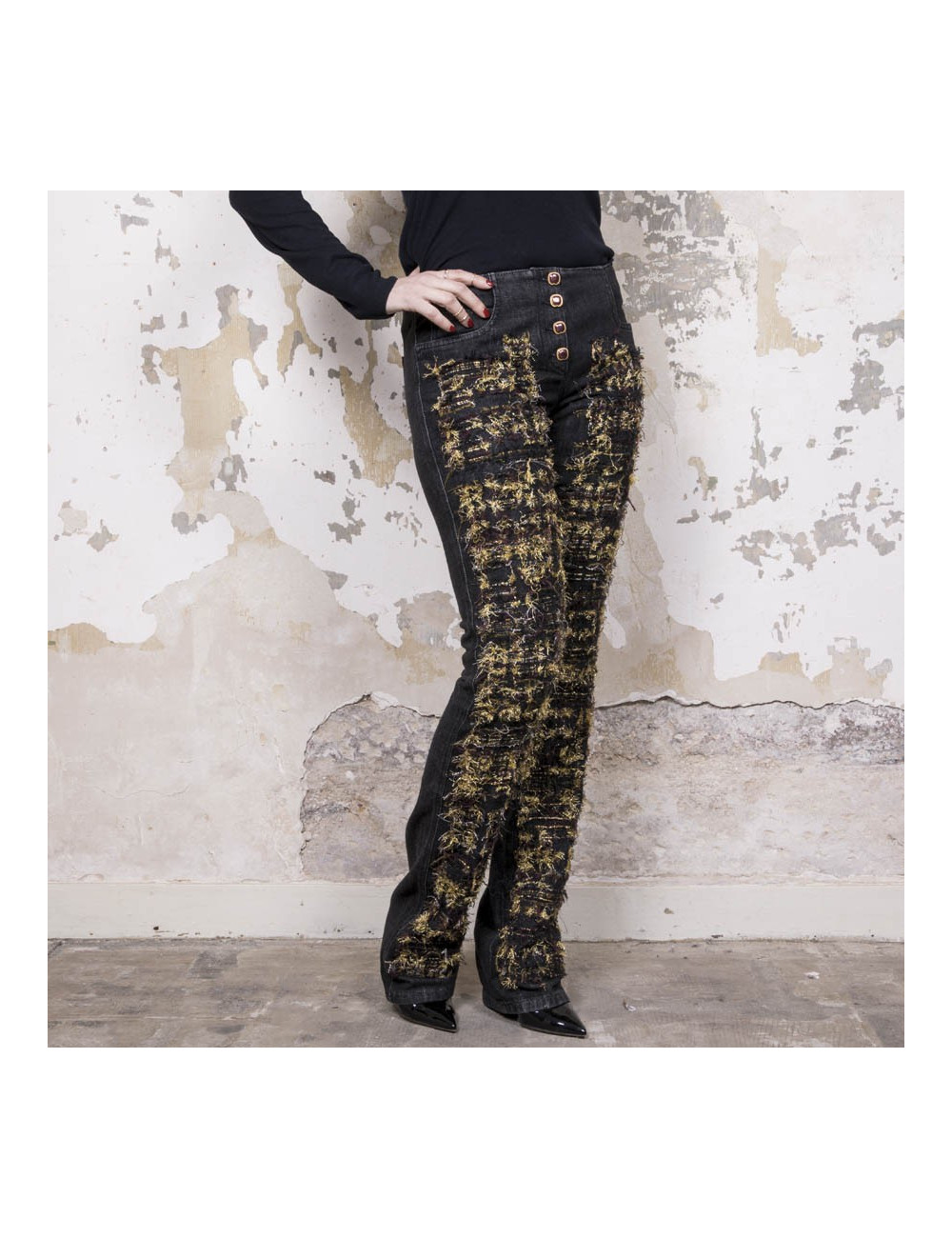 Pantalon jean CHANEL T 40 avec broderies or, bordeaux et noire