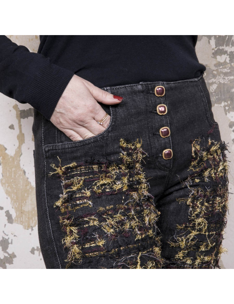 Pantalon jean CHANEL T 40 avec broderies or, bordeaux et noire