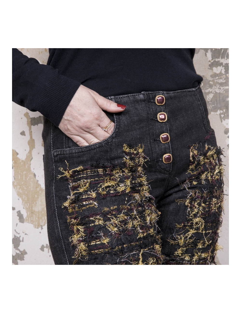 Pantalon jean CHANEL T 40 avec broderies or, bordeaux et noire