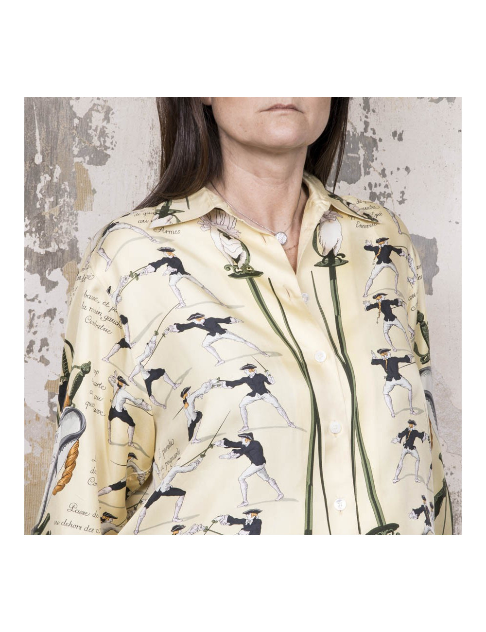 Blouse HERMES T 40 "Traité des armes" en soie