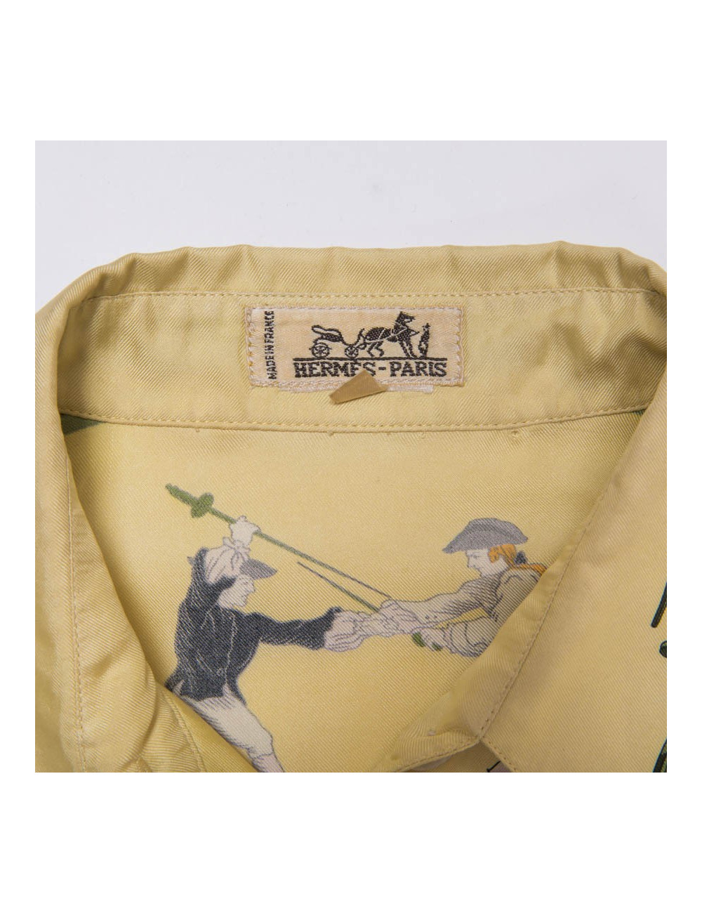 Blouse HERMES T 40 "Traité des armes" en soie