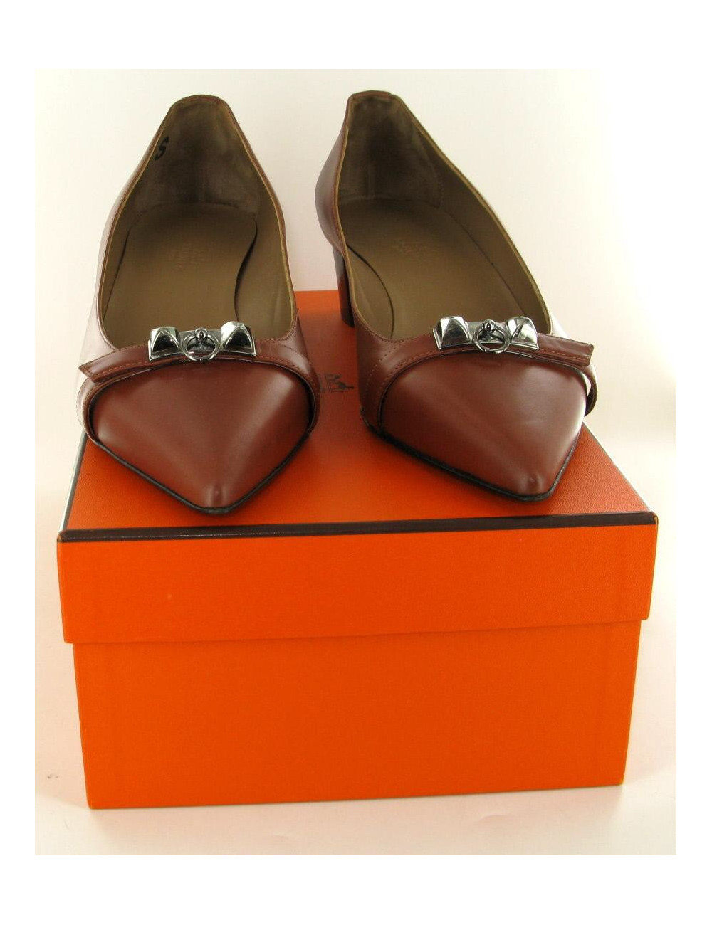 Escarpins T40 HERMES " Collier de chien"