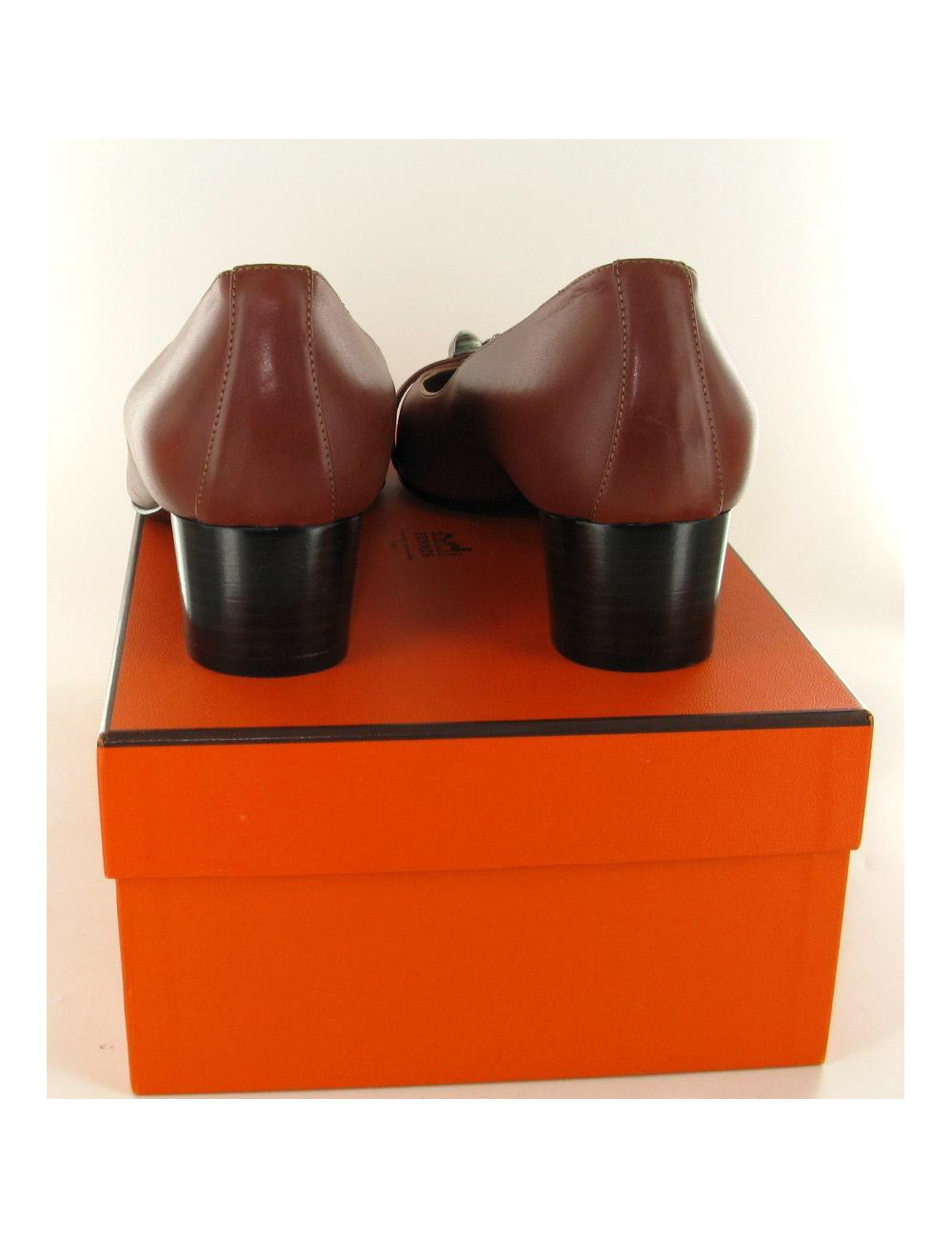 Escarpins T40 HERMES " Collier de chien"