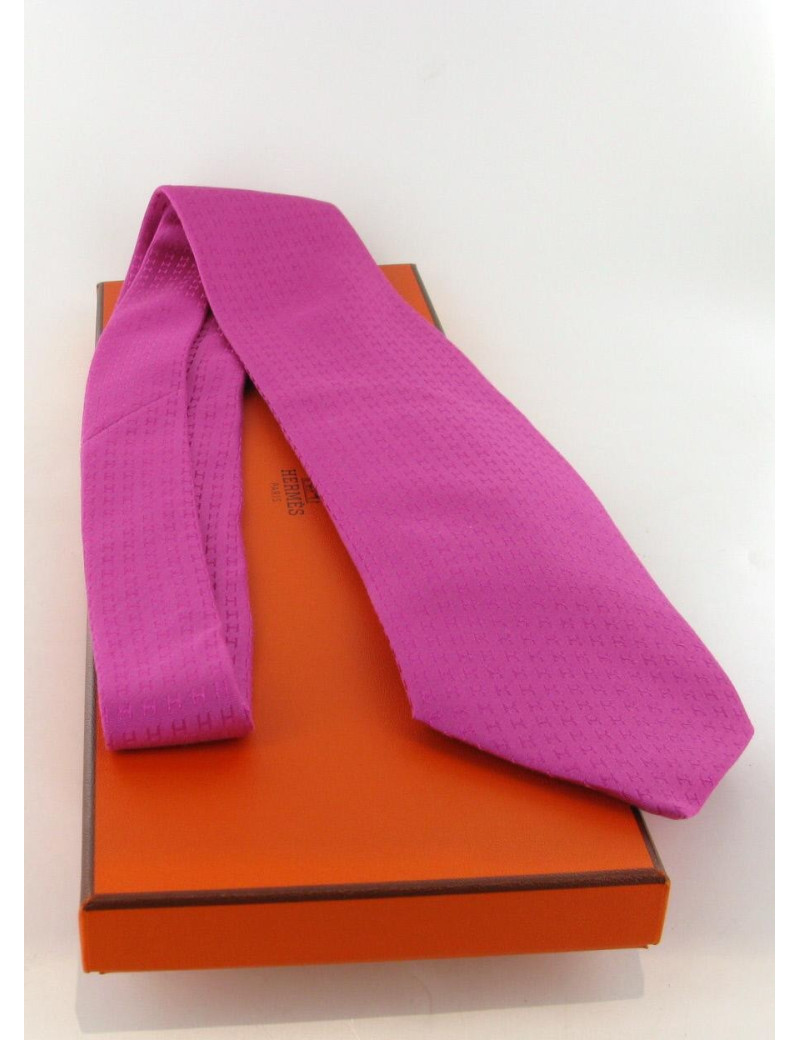 Cravate HERMES "faconnée H" en soie