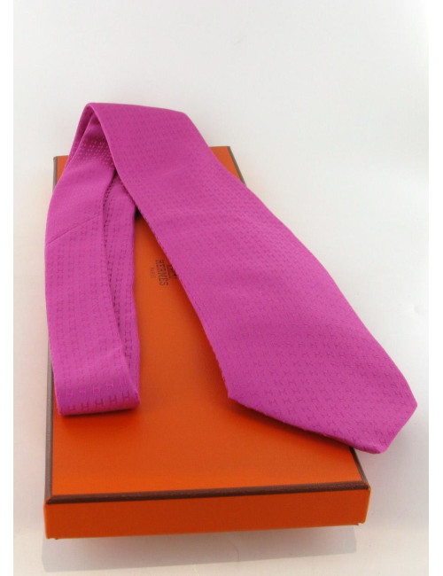 Cravate HERMES "faconnée H" en soie