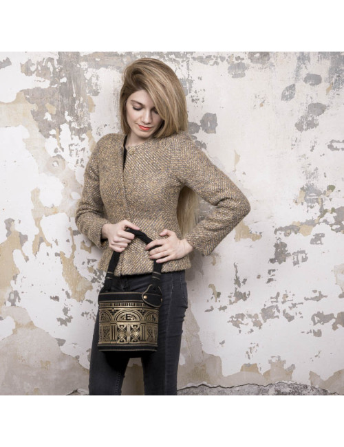 Sac seau FENDI cuir noir embossé or