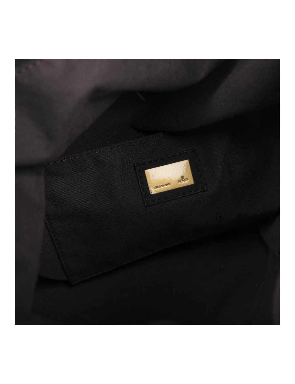 Sac seau FENDI cuir noir embossé or