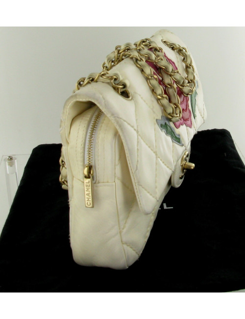 Sac Timeless CHANEL coquille d'oeuf "Camélia"