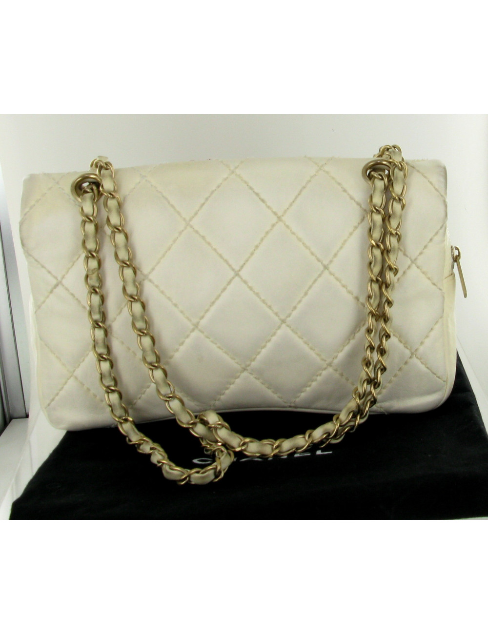 Sac Timeless CHANEL coquille d'oeuf "Camélia"