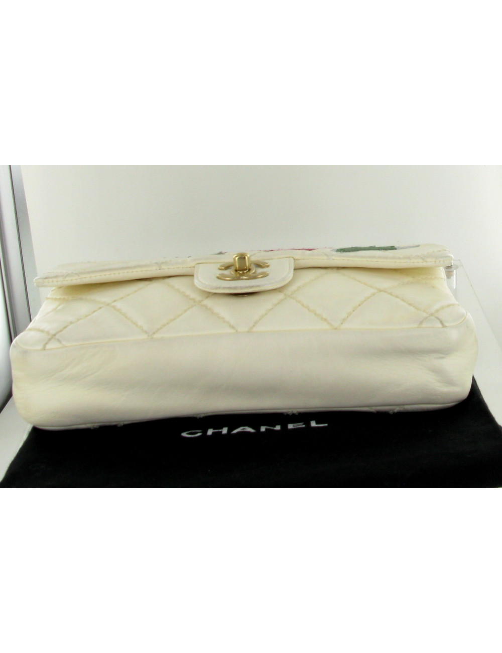 Sac Timeless CHANEL coquille d'oeuf "Camélia"