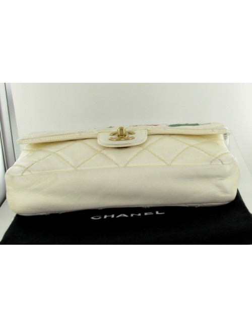 Sac Timeless CHANEL coquille d'oeuf "Camélia"