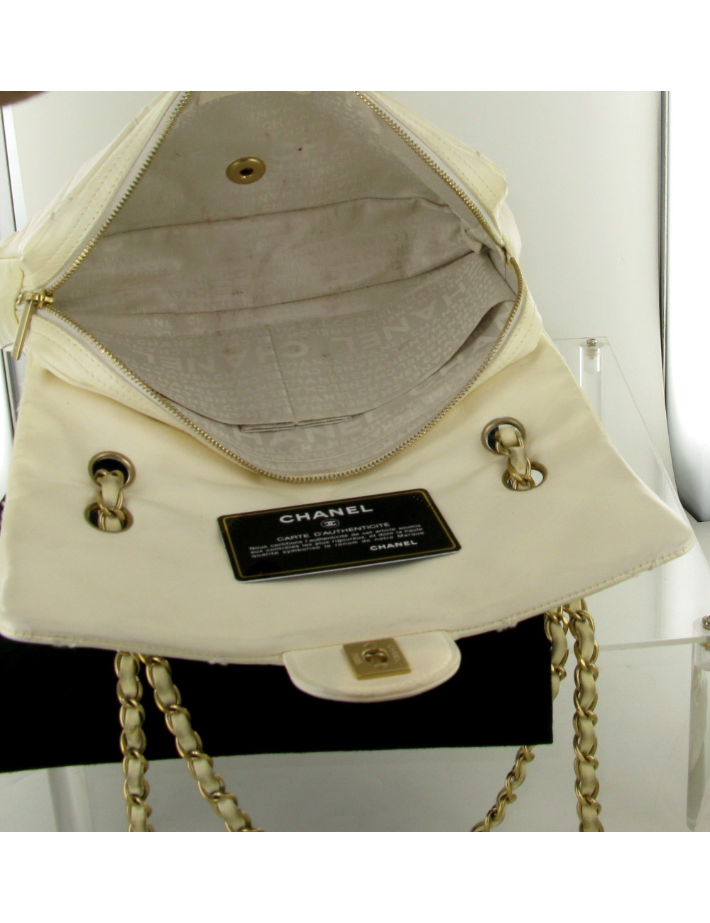 Sac Timeless CHANEL coquille d'oeuf "Camélia"