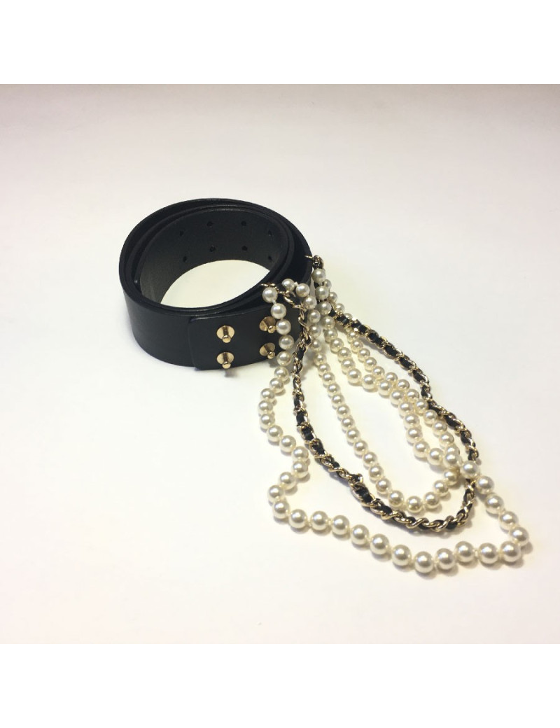 Ceinture CHANEL en cuir marron et perles blanches