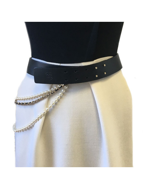Ceinture CHANEL en cuir noir et perles blanches