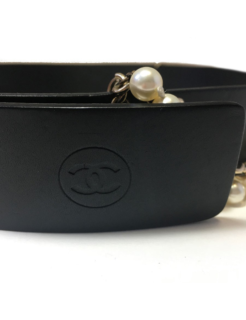 Ceinture CHANEL en cuir marron et perles blanches