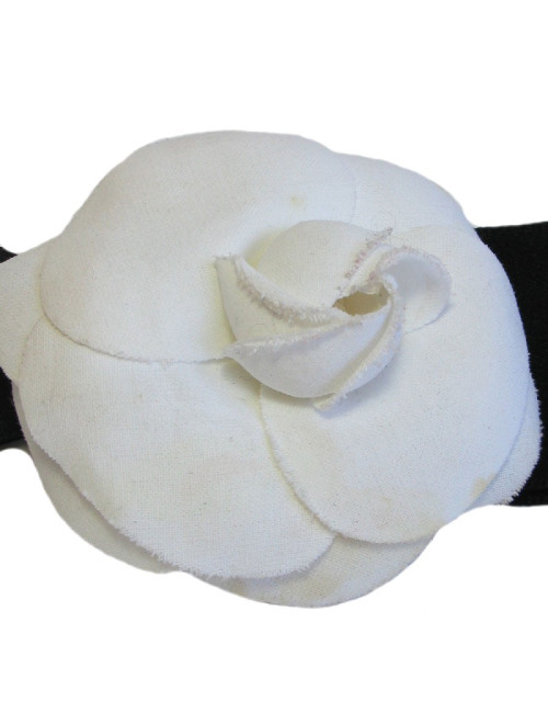 E.S Broche noeud camélia CHANEL noir et blanc