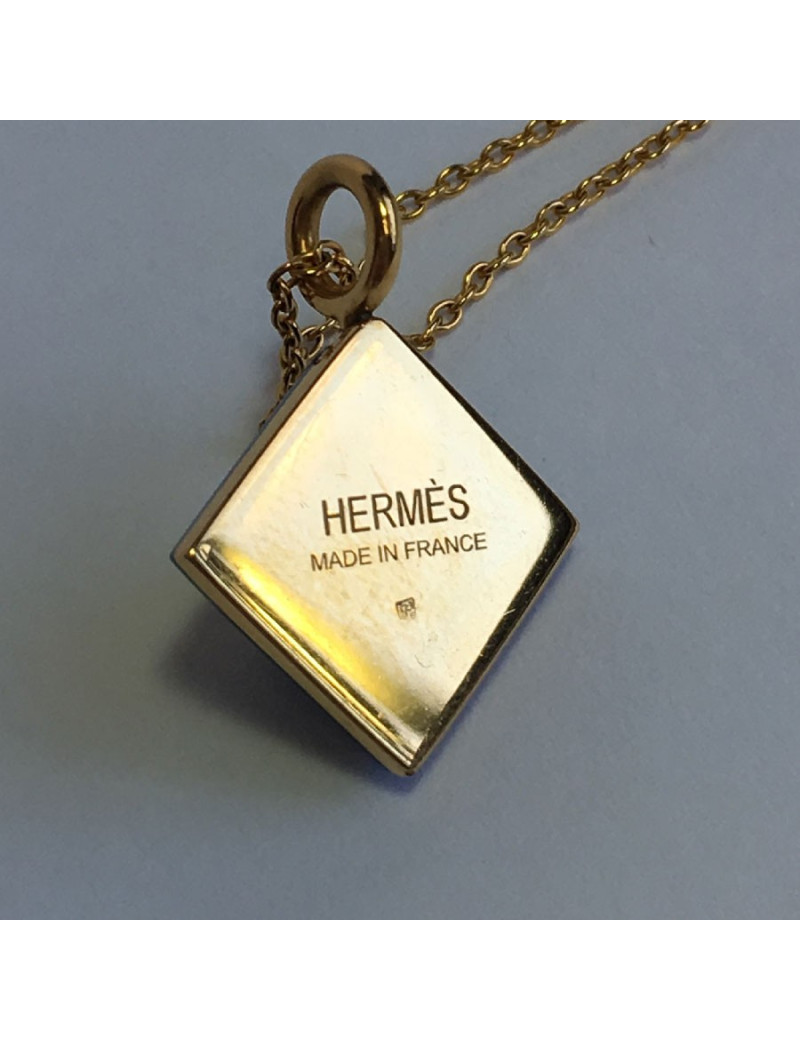 Collier HERMES en or avec pendentif Médor en lapis lazuli