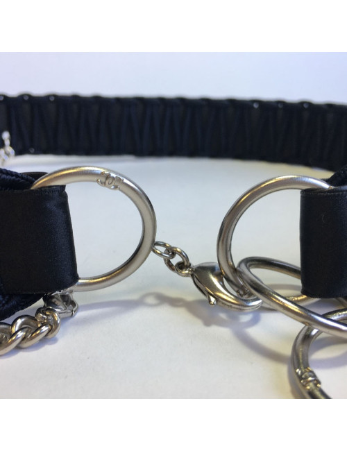 E.S Ceinture CHANEL en cuir noir et satin 