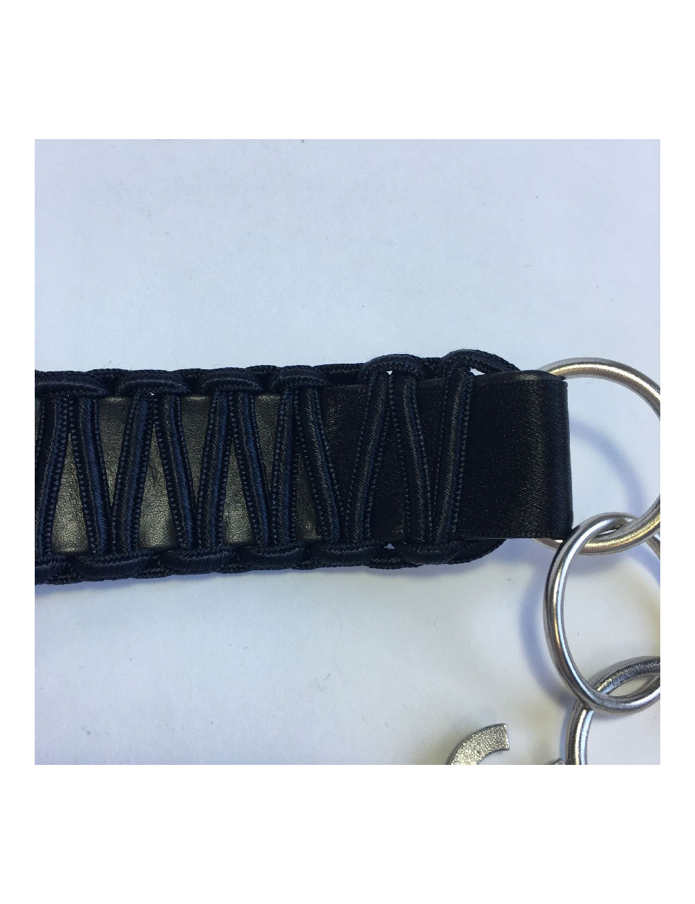 E.S Ceinture CHANEL en cuir noir et satin 