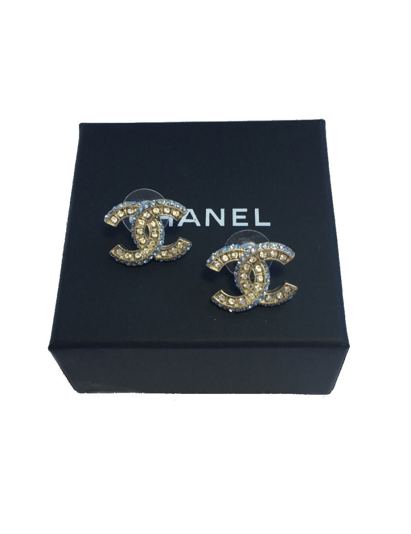 Boucles d'oreille clous CHANEL double C strass