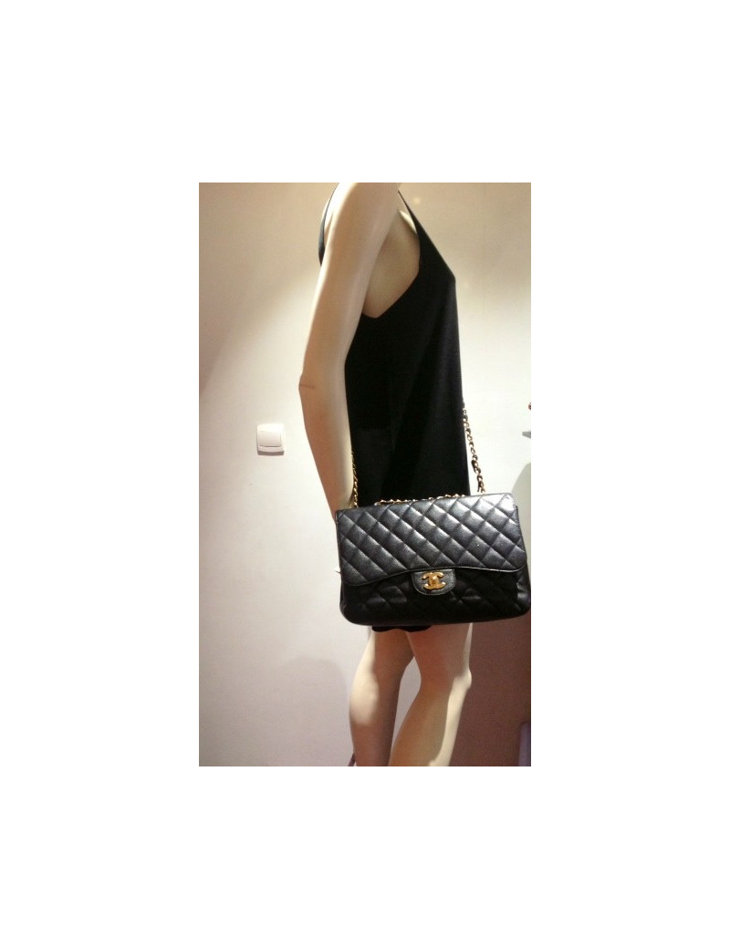 Jumbo "Mademoiselle" CHANEL en cuir caviar 
