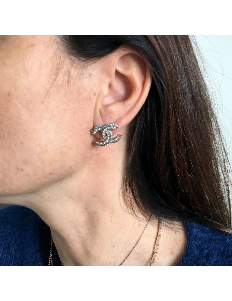 CHANEL CC stud earrings in matte pale gold metal and Rhinestones