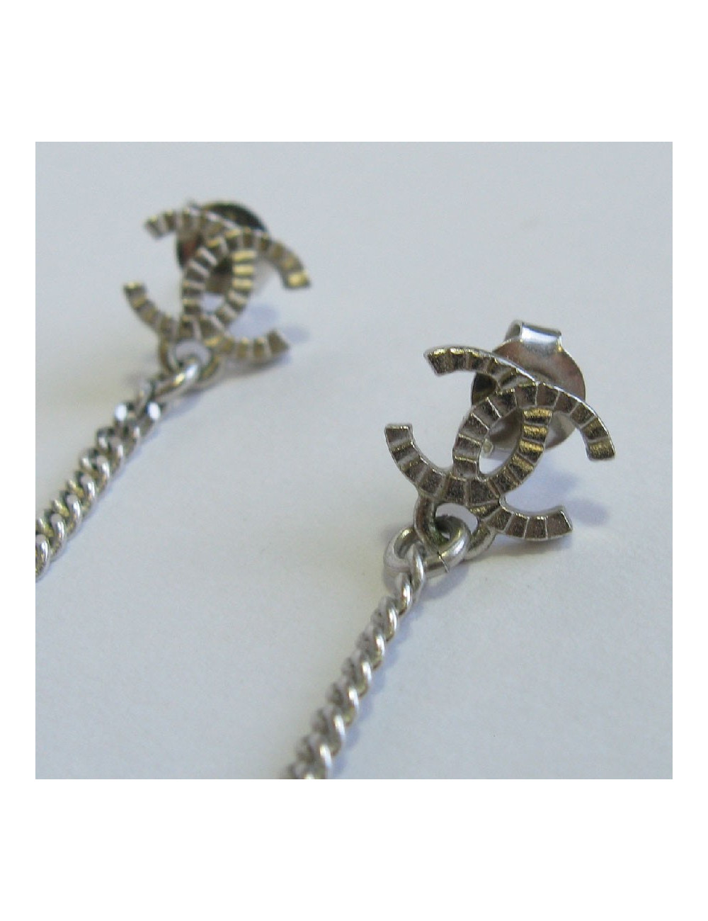 Boucles d'oreille clous CHANEL pendantes