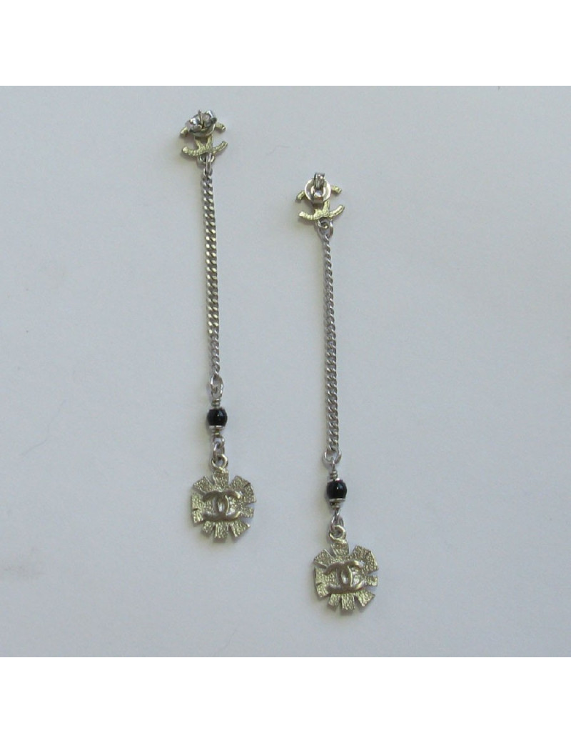 Boucles d'oreille clous CHANEL pendantes en métal argenté
