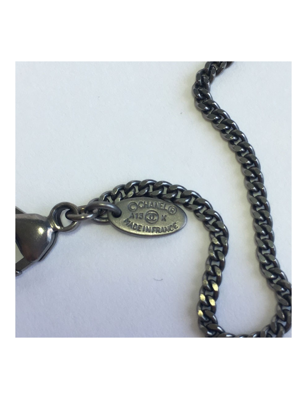 Collier CHANEL "CC" métal ruthénium