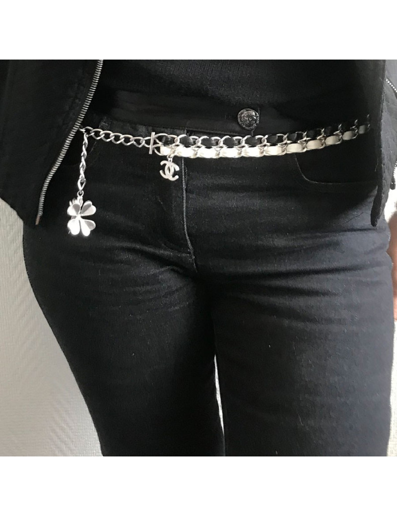 Ceinture CHANEL T85 en chaine argentée et cuir blanc et noir 
