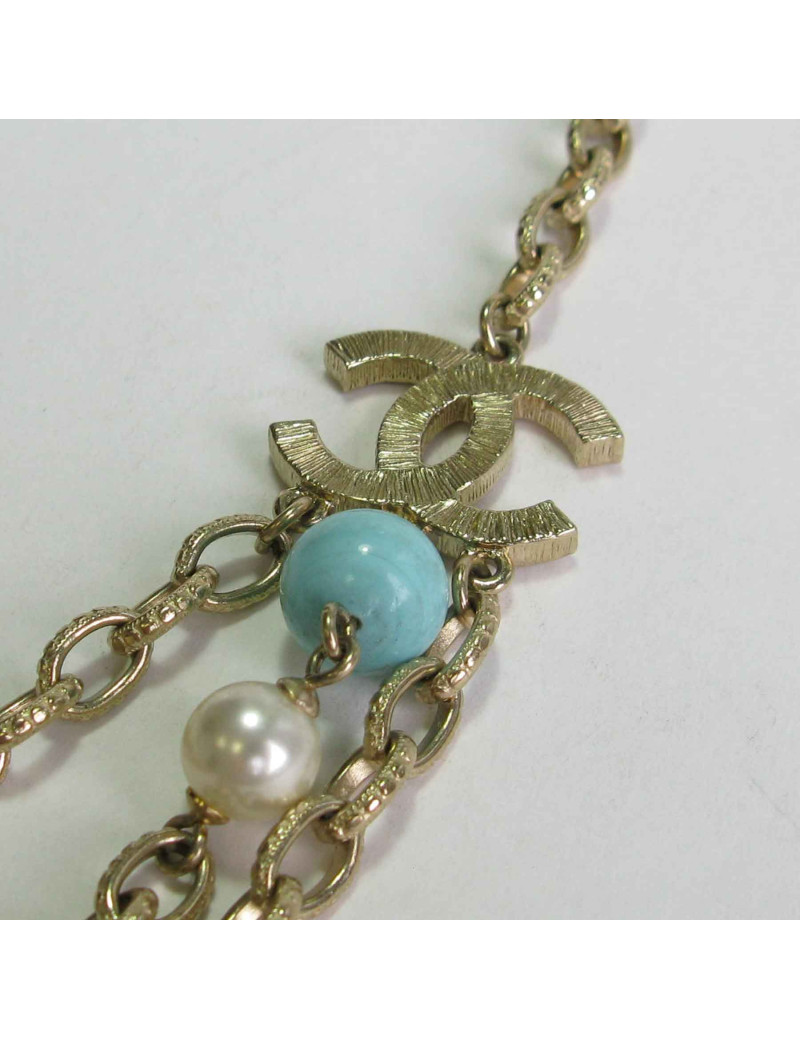 Sautoir CHANEL chaines dorés, bijou en perles et opate de verre