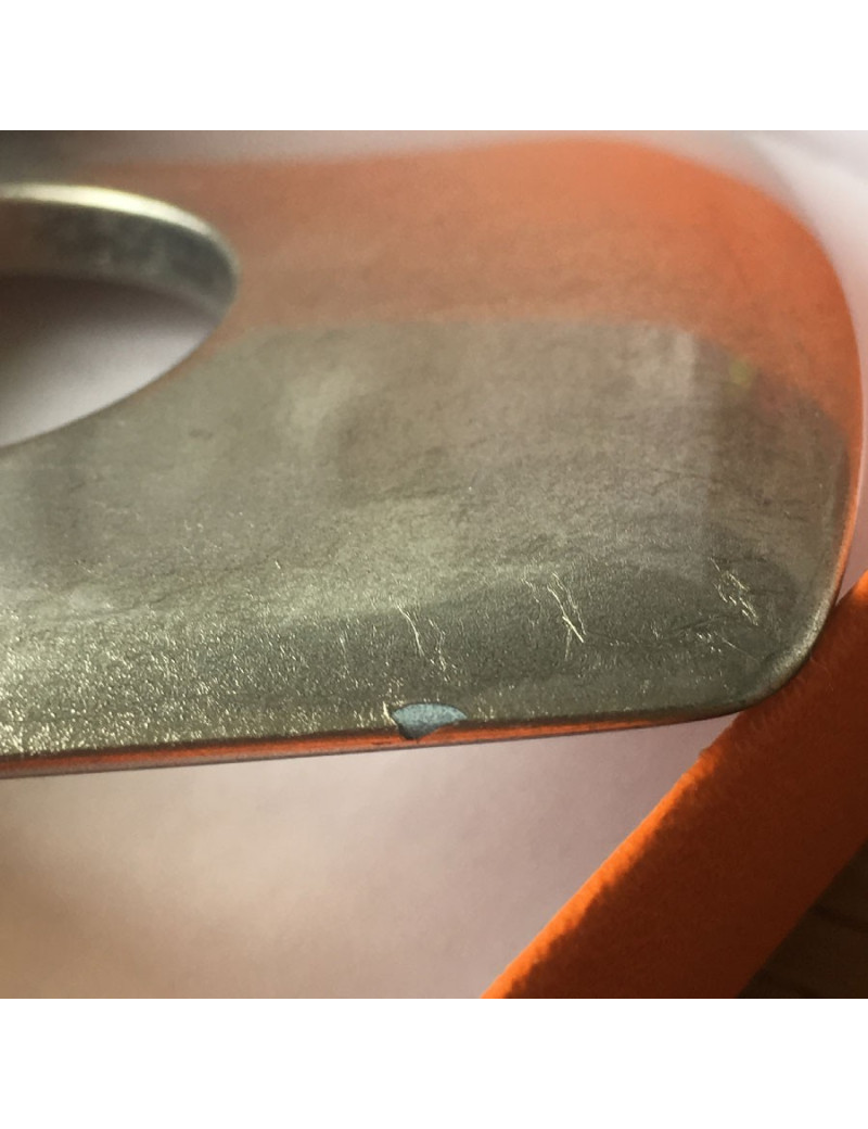 Pendentif Isthme HERMES en corne et feuille d'or bronze doré