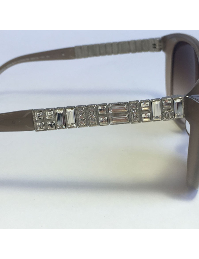 Lunettes de soleil CHANEL en plastique beige avec brillants sur les branches