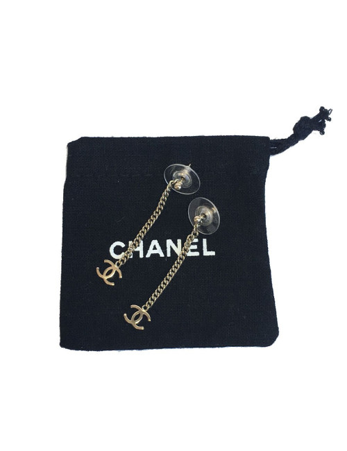 Boucles d'oreille clous CHANEL Pendantes en métal doré