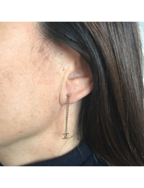 Boucles d'oreille clous CHANEL Pendantes