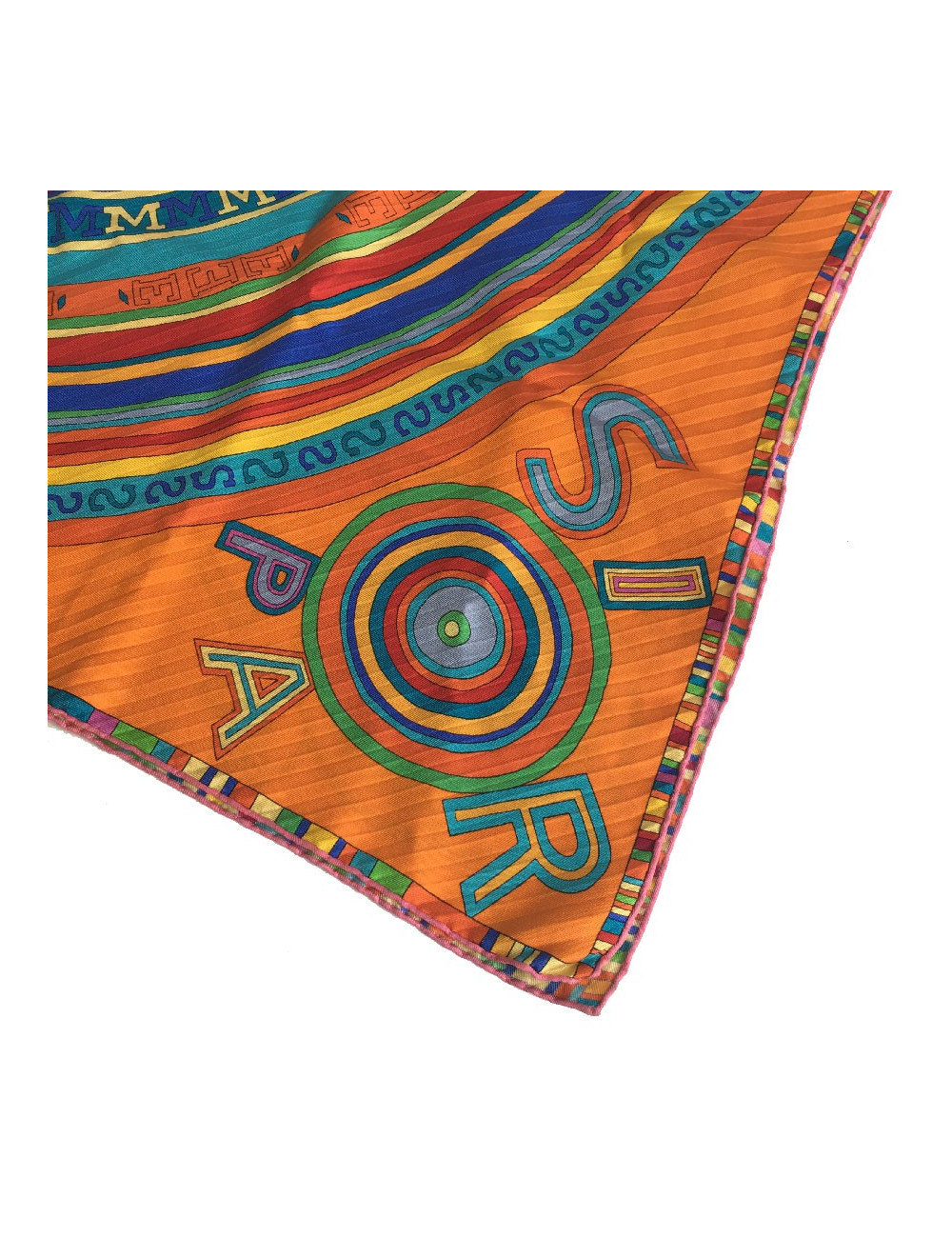 Carré HERMES 'Tohu Bohu' en soie orange et fond multicolore