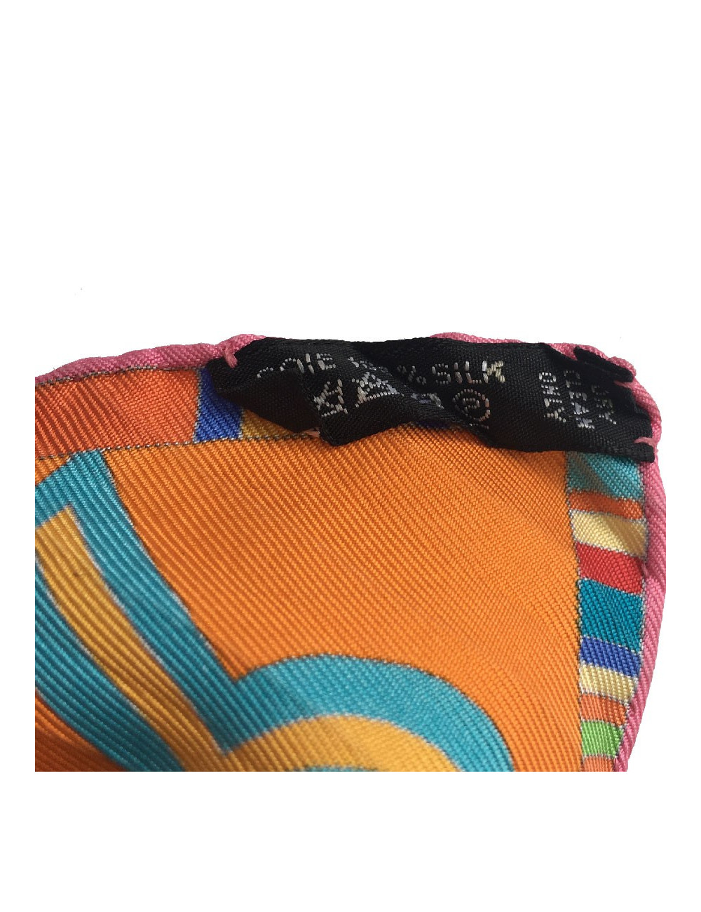Carré HERMES 'Tohu Bohu' en soie orange et fond multicolore