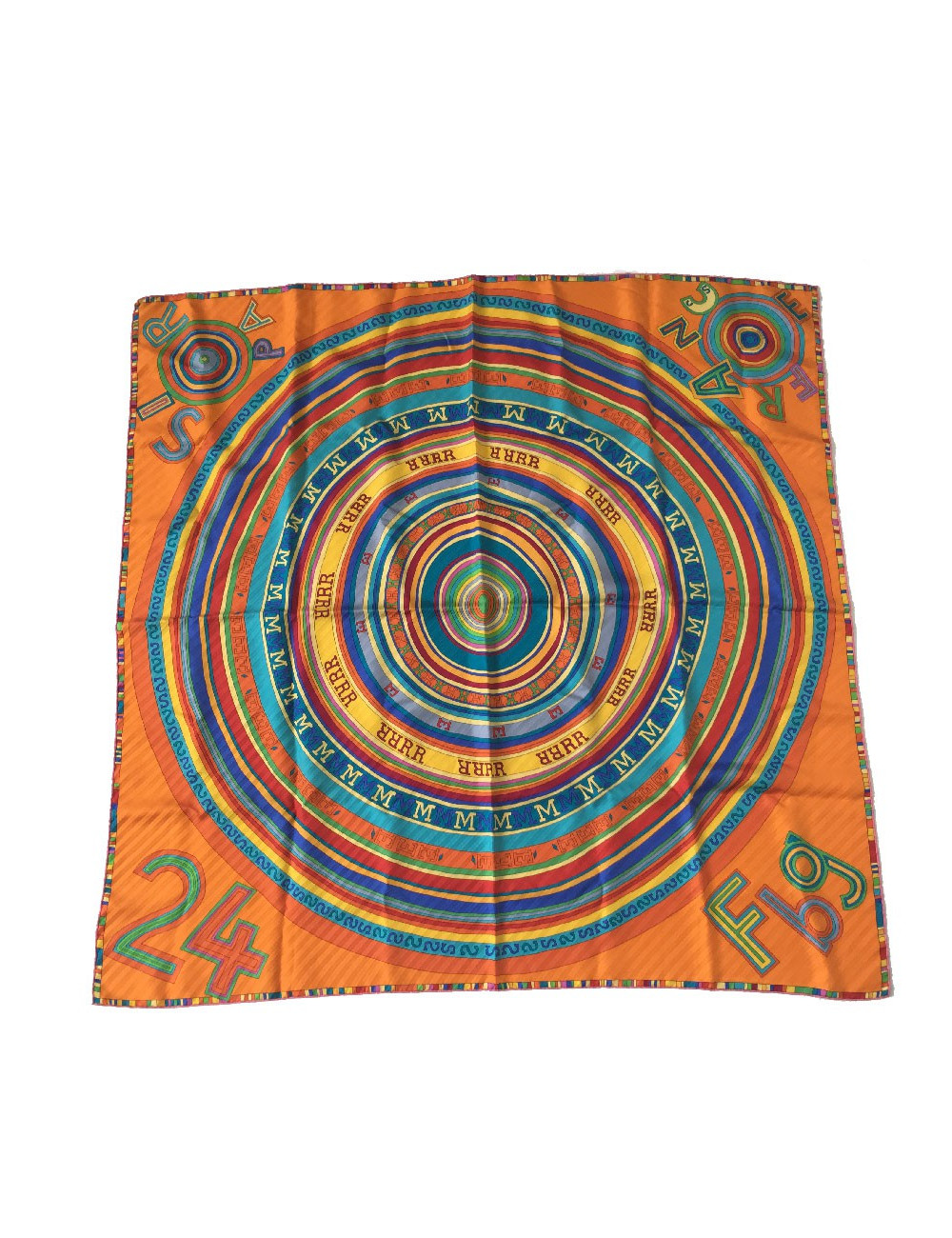 Carré HERMES 'Tohu Bohu' en soie orange et fond multicolore