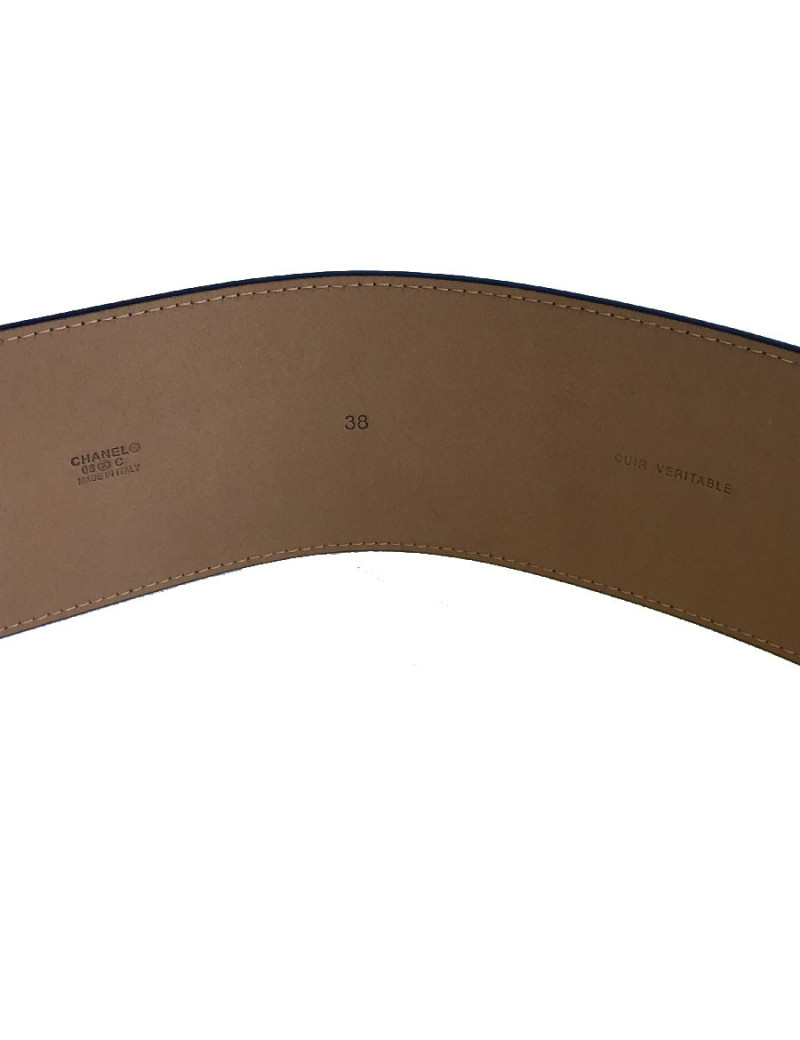 Ceinture CHANEL large T38 en cuir verni marine et boucle or pâle
