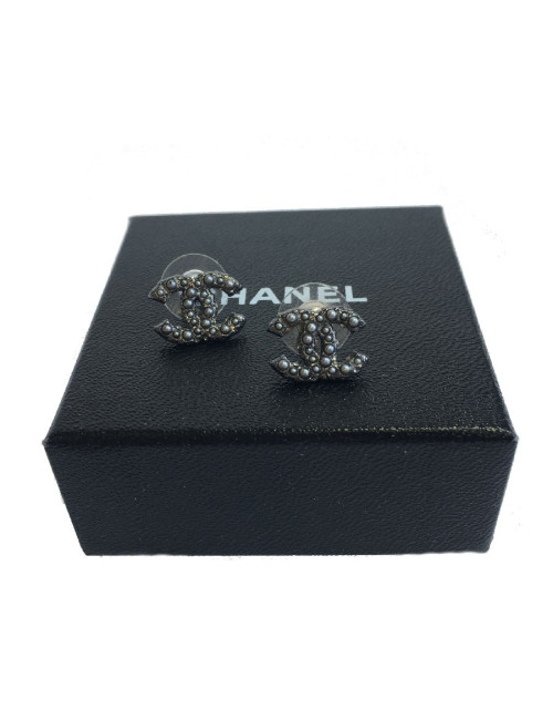 Boucles d'oreille Clous CHANEL ruthénium et perles grises