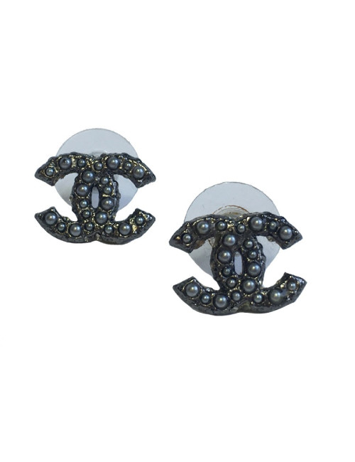 Boucles d'oreille Clous CHANEL ruthénium et perles grises