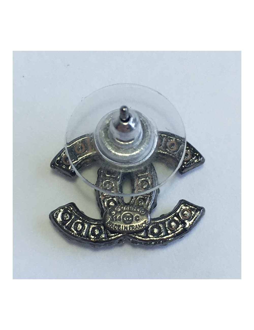 Boucles d'oreille Clous CHANEL ruthénium et perles grises