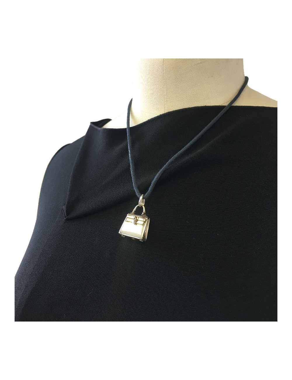 Collier cordon HERMES avec pendentif sac Kelly en argent