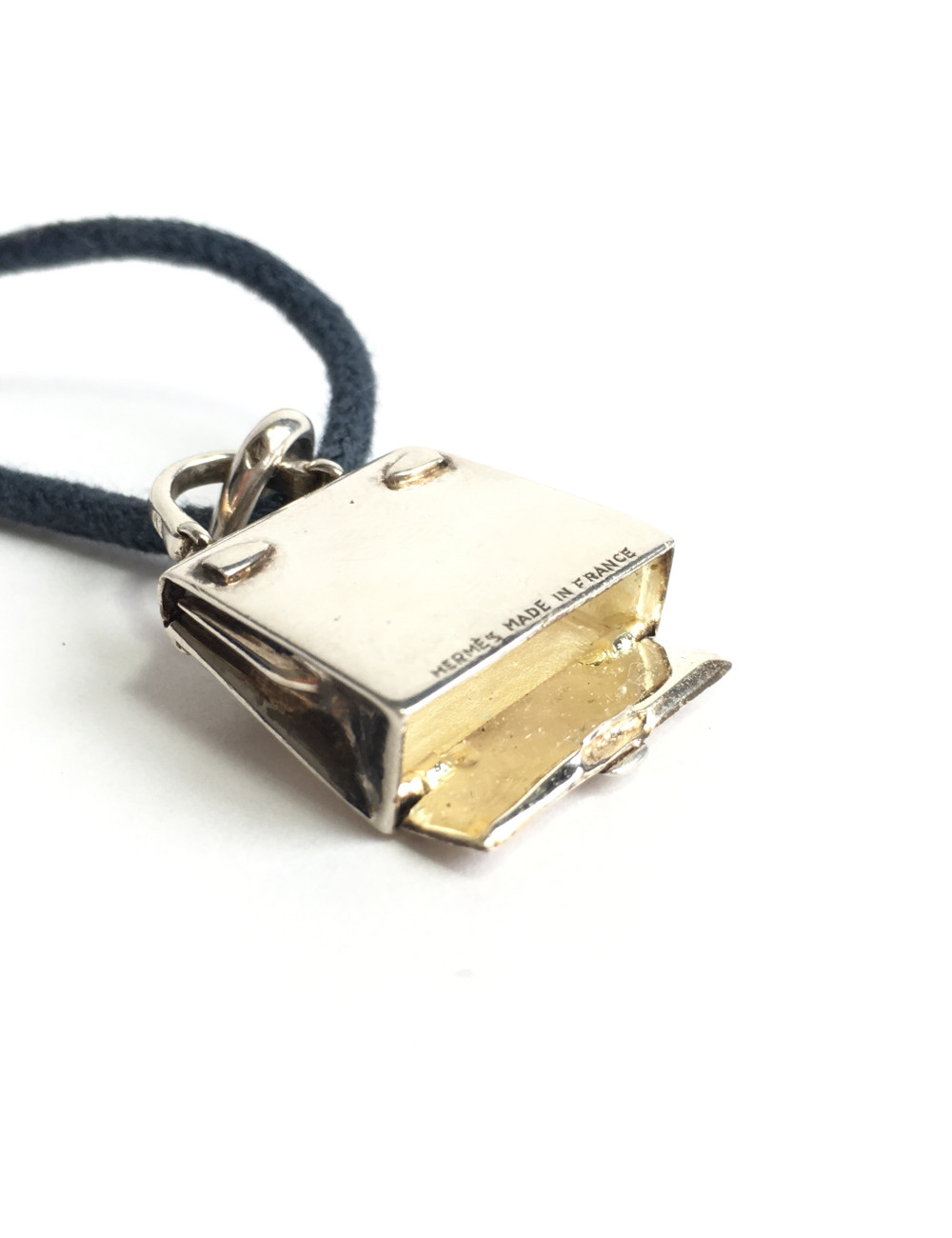 Collier cordon HERMES avec pendentif sac Kelly en argent