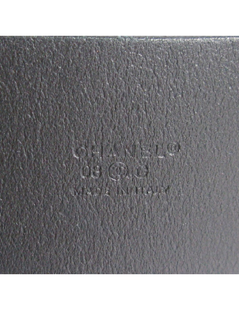 Ceinture CHANEL T 85 en cuir noir, boucle en métal or mat  CC noir