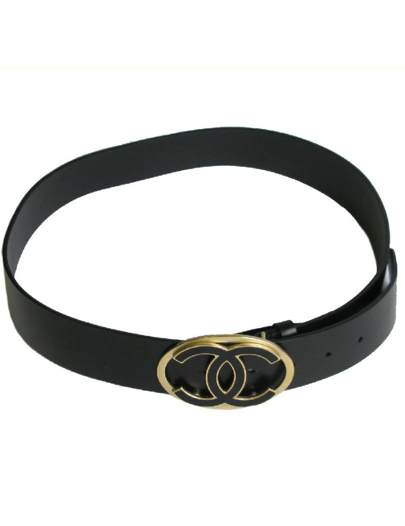 Ceinture CHANEL T 85 en cuir noir, boucle en métal or mat  CC noir
