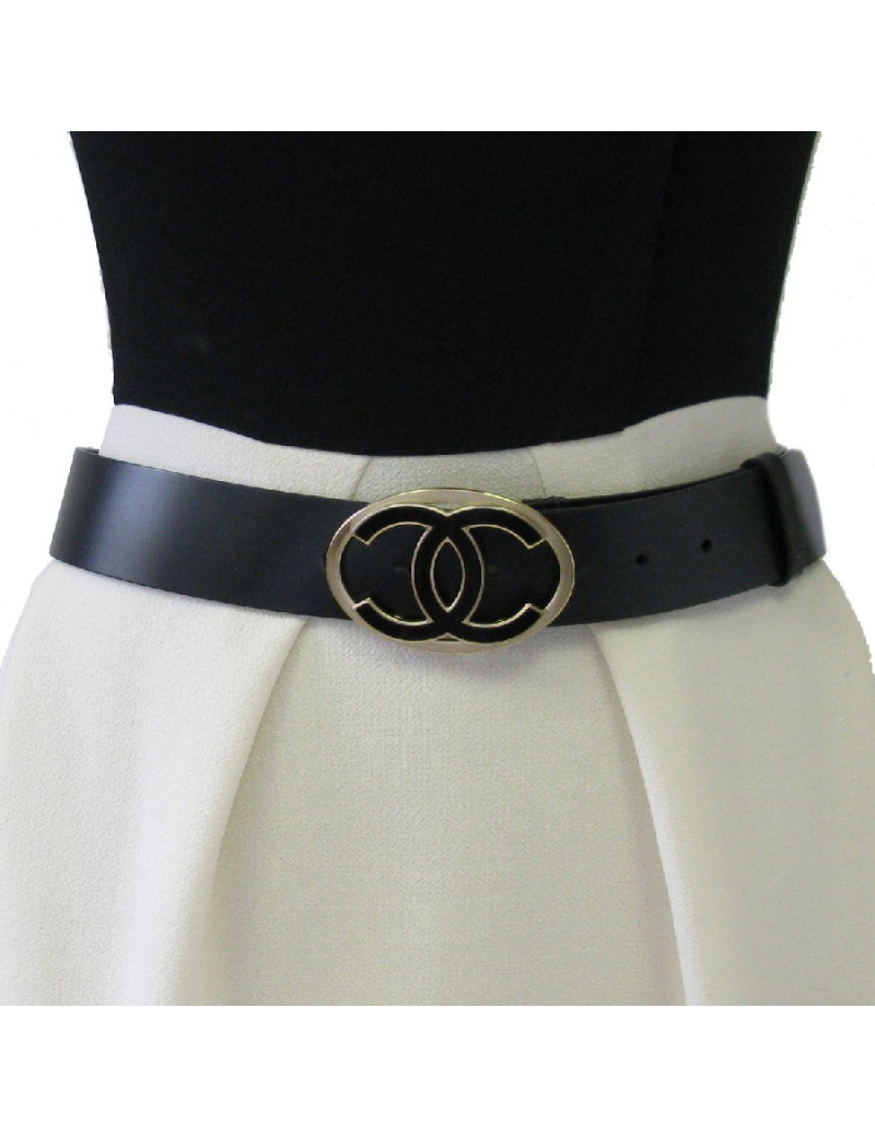 Ceinture CHANEL T 85 en cuir noir, boucle en métal or mat  CC noir