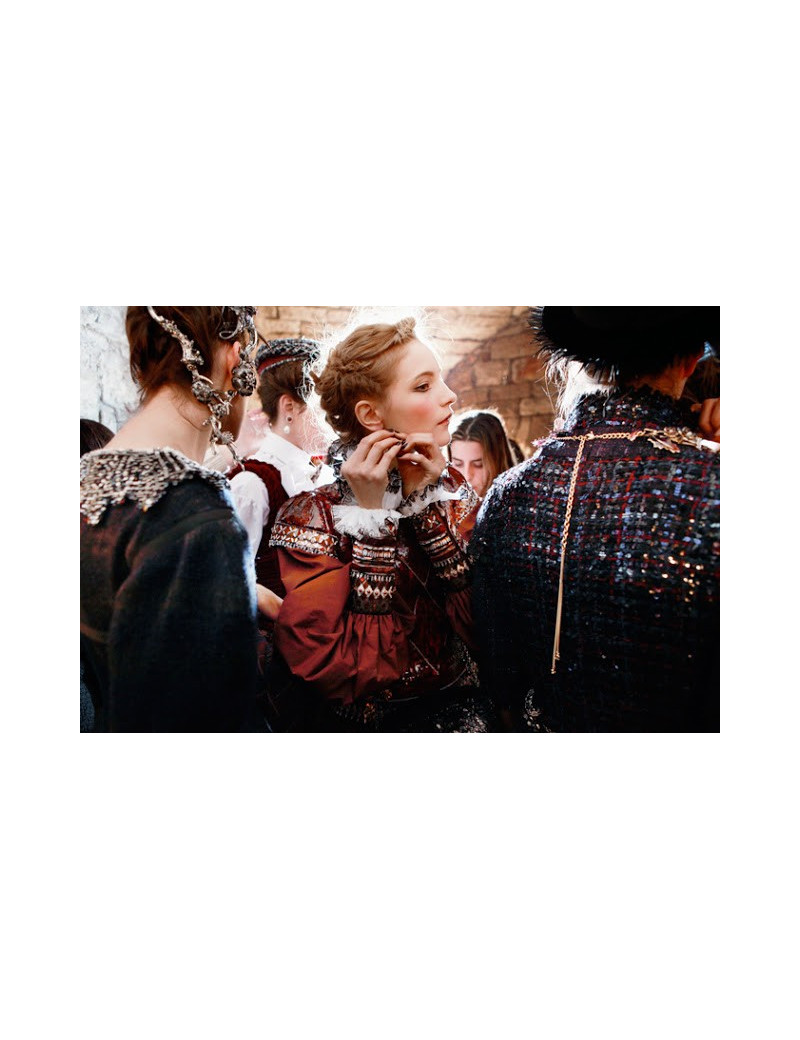 Collier CHANEL bois de cerf et camélias